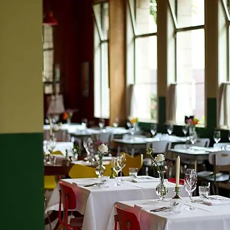 Hotel Cafe Modern *
